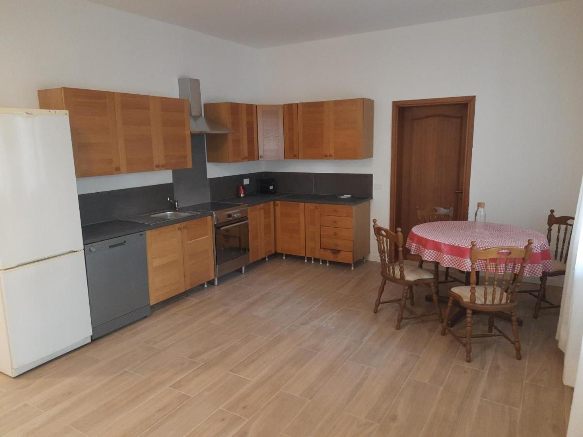 Spazioso In Casa Singola Con Giardino Appartamento