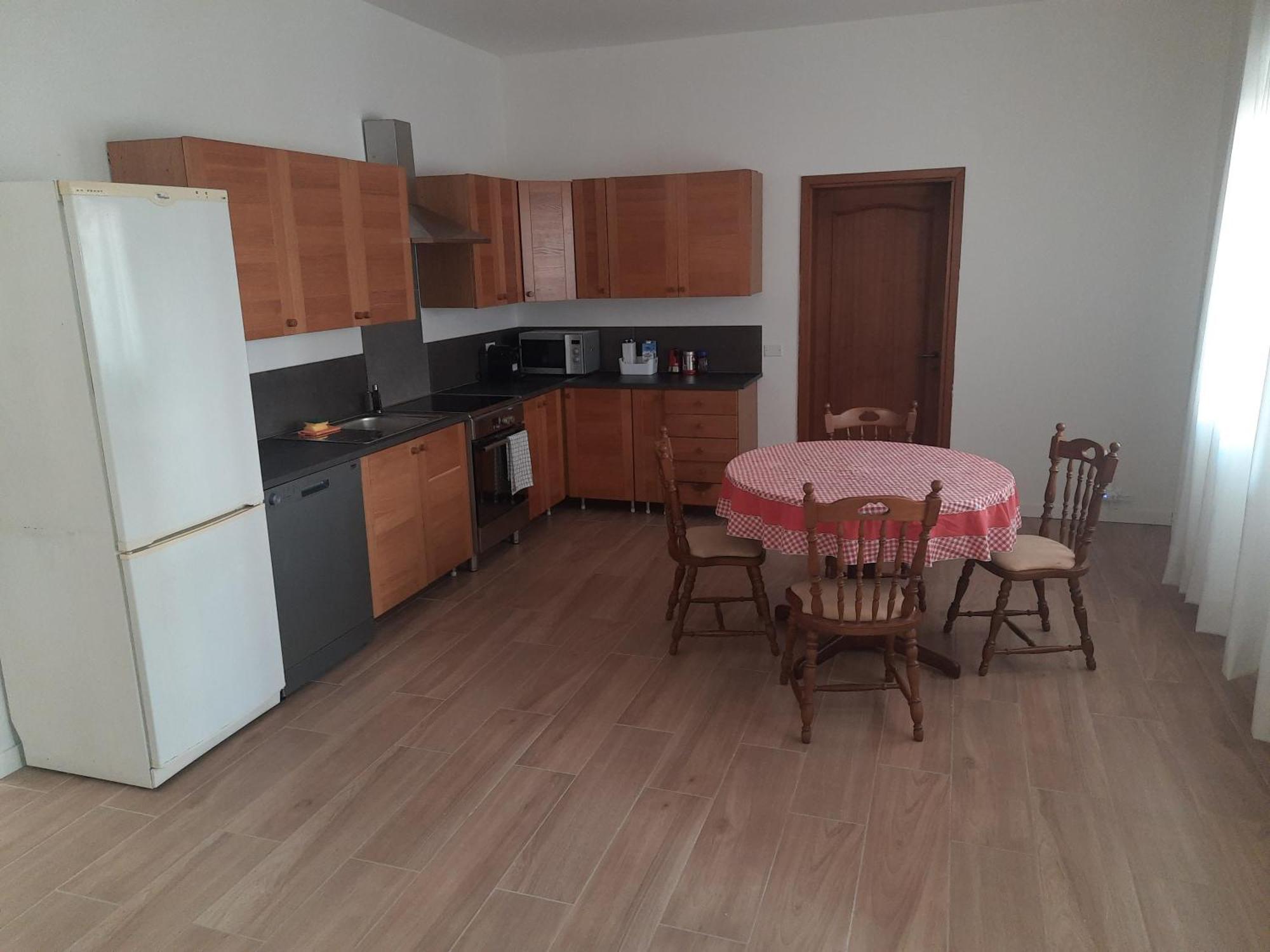 Appartamento Spazioso In Casa Singola Con Giardino *
