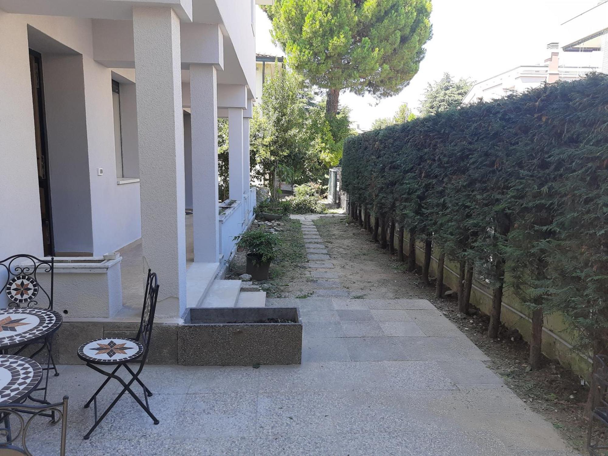 Apartment Spazioso In Casa Singola Con Giardino